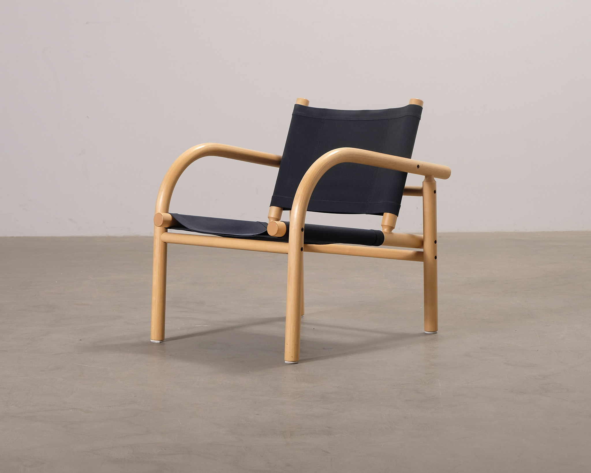 Artek 411 Safari fåtölj, Ben af Schultén mörkblå