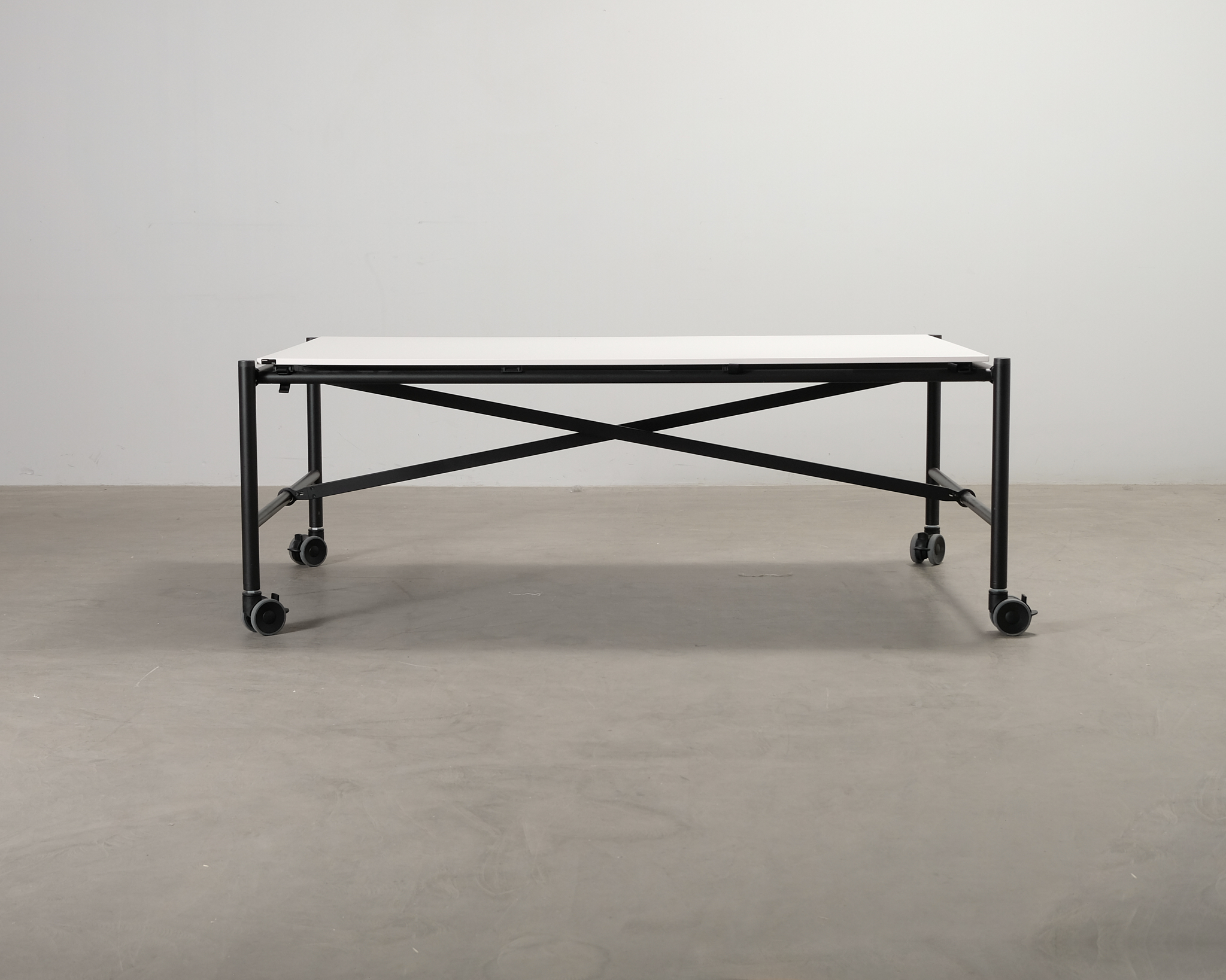 Vitra Comma arbetsbord 125 x 205 cm vit / svart