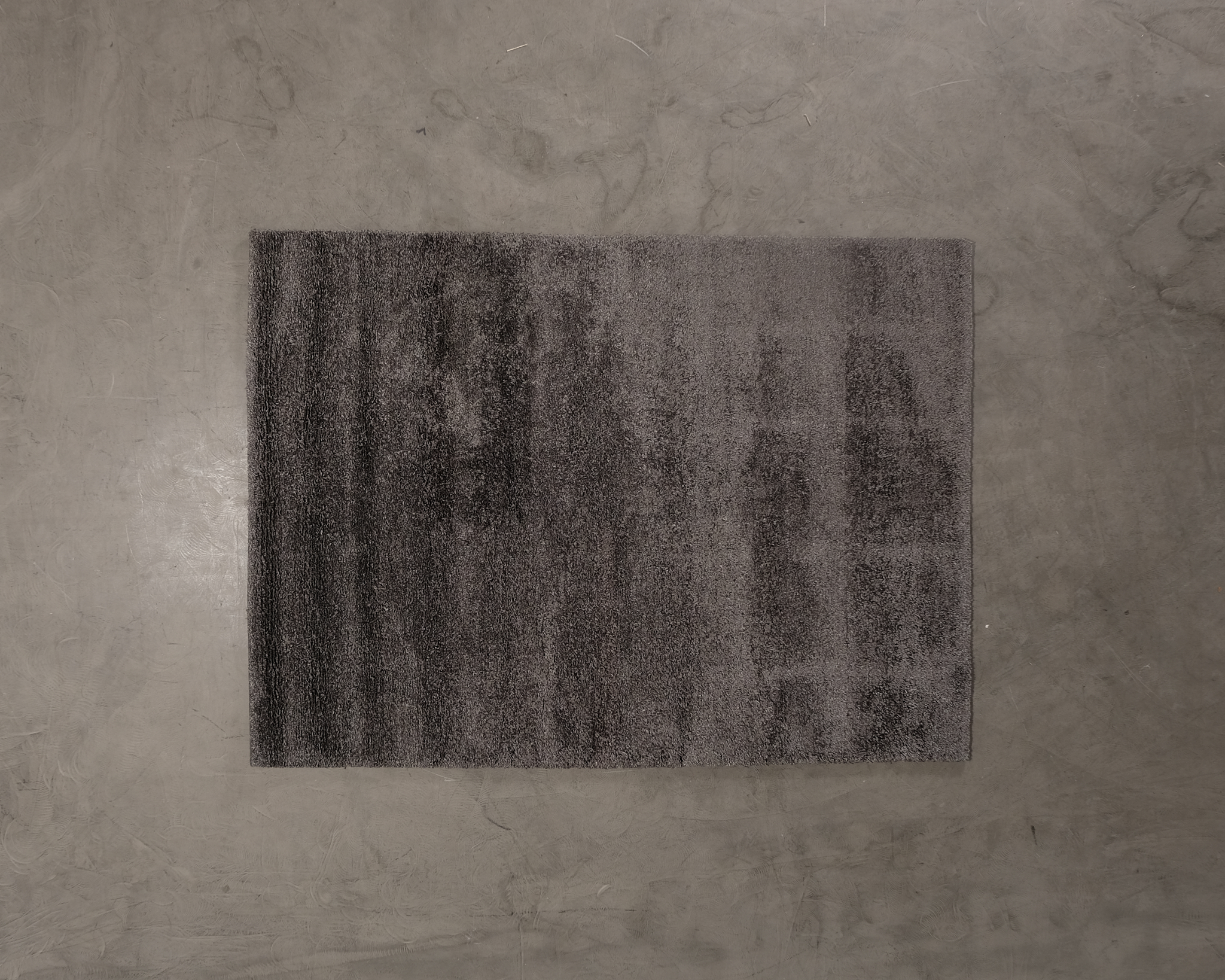 Roots Living Long Pile Viscose matta 170 x 240 cm mörkgrå