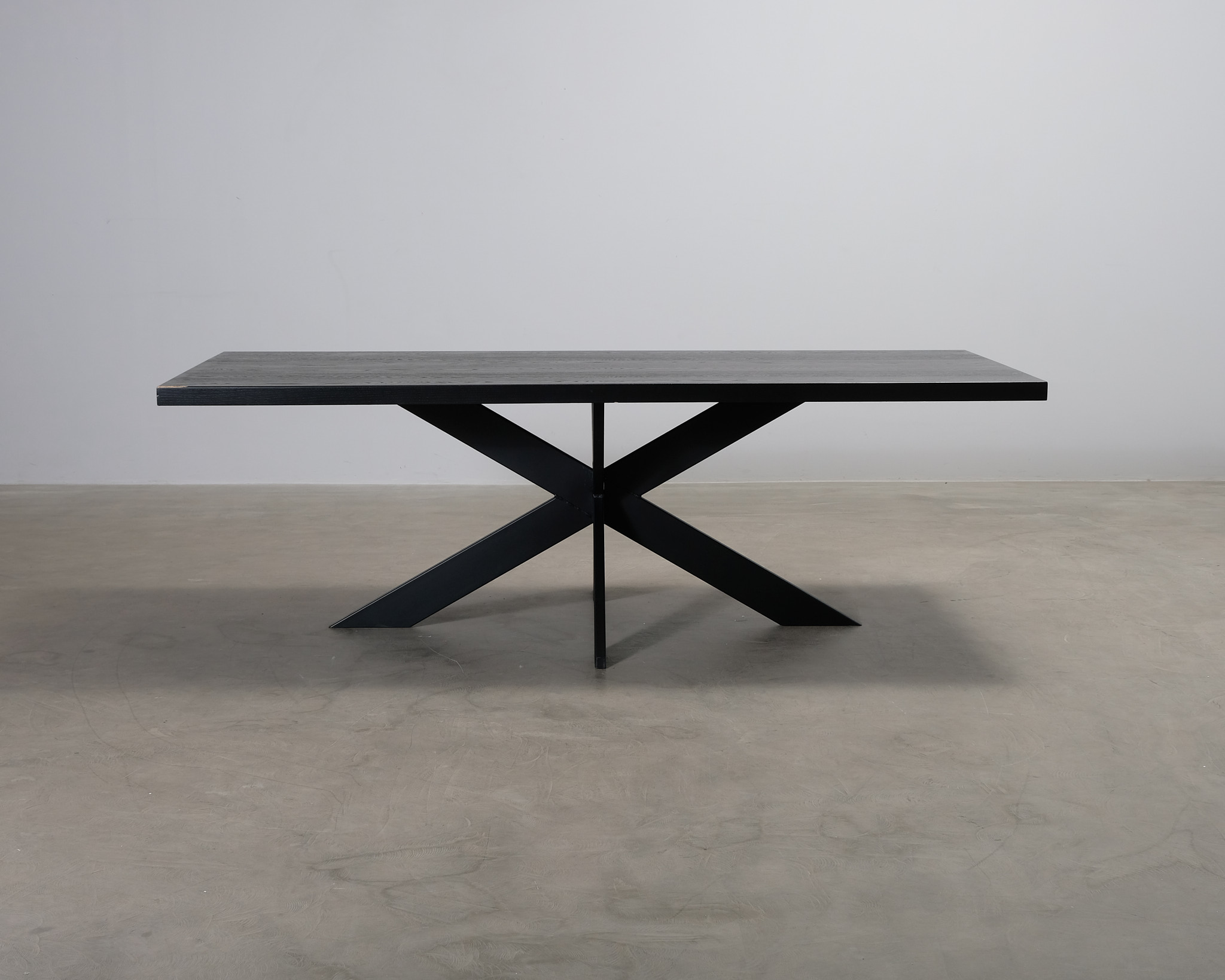 Richmond Interiors Bourbon matbord svart
