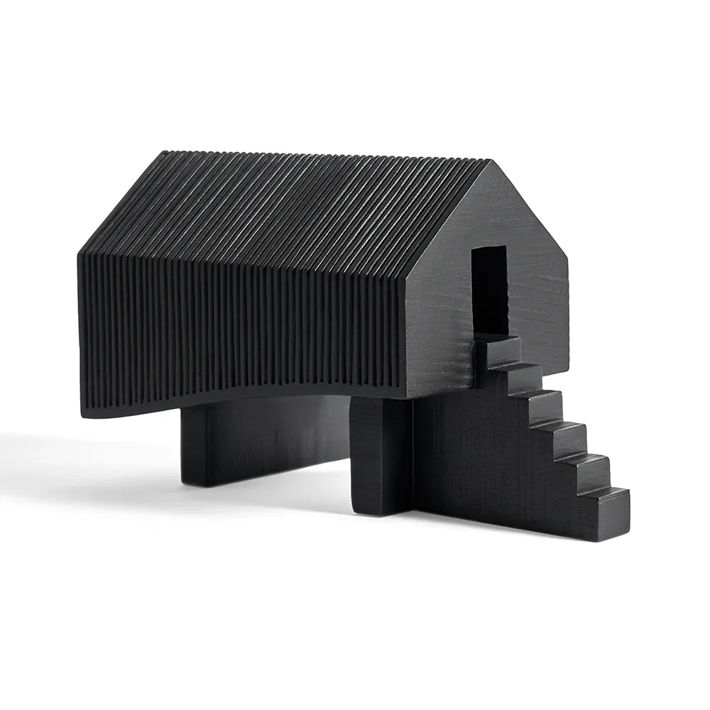 Ethnicraft, Stilt House skulptur svartlackad mahogny