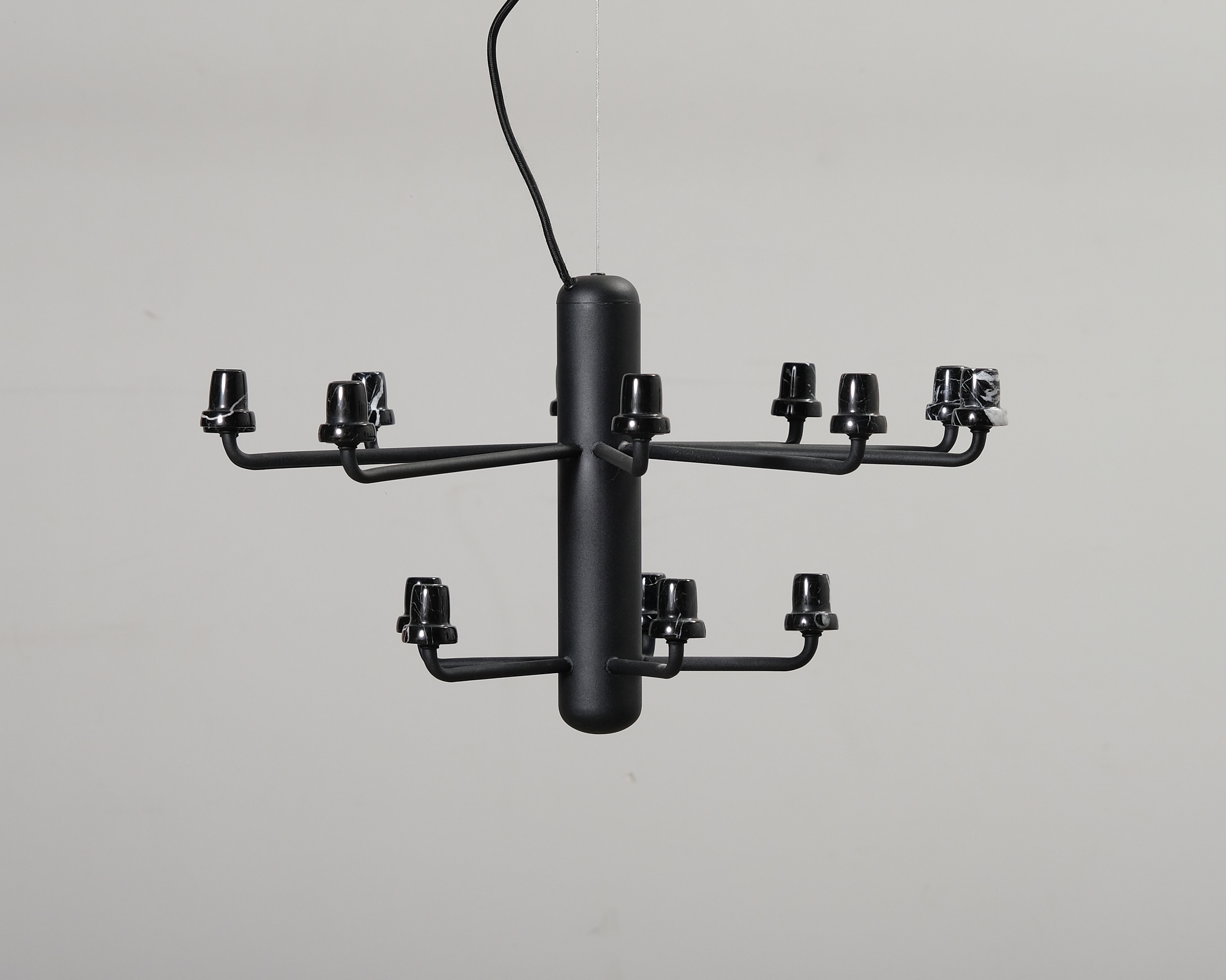 Normann Copenhagen Amp ljuskrona svart