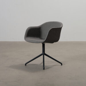Muuto Fiber Conference Swivel fåtölj grå