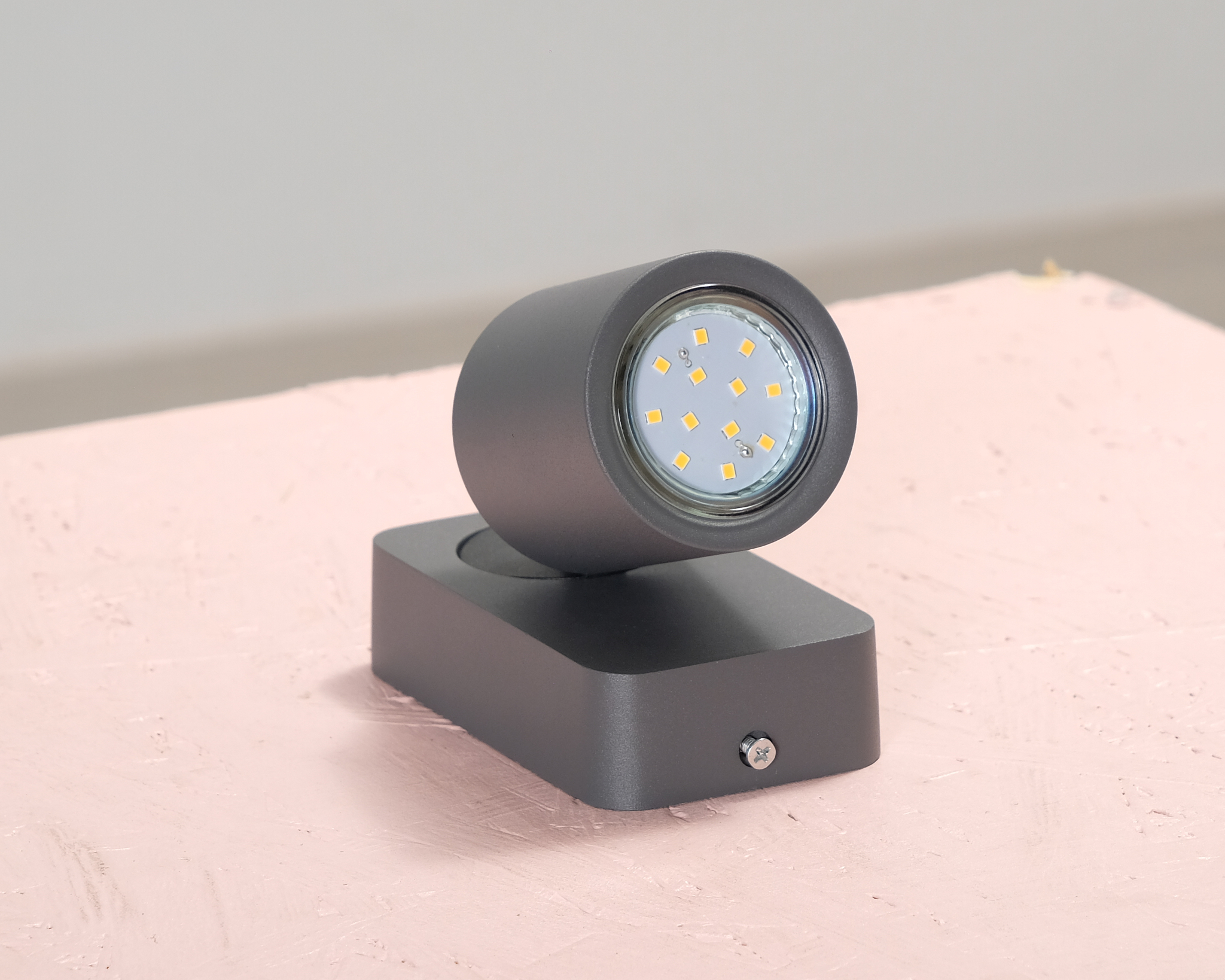 Vägglampa svart