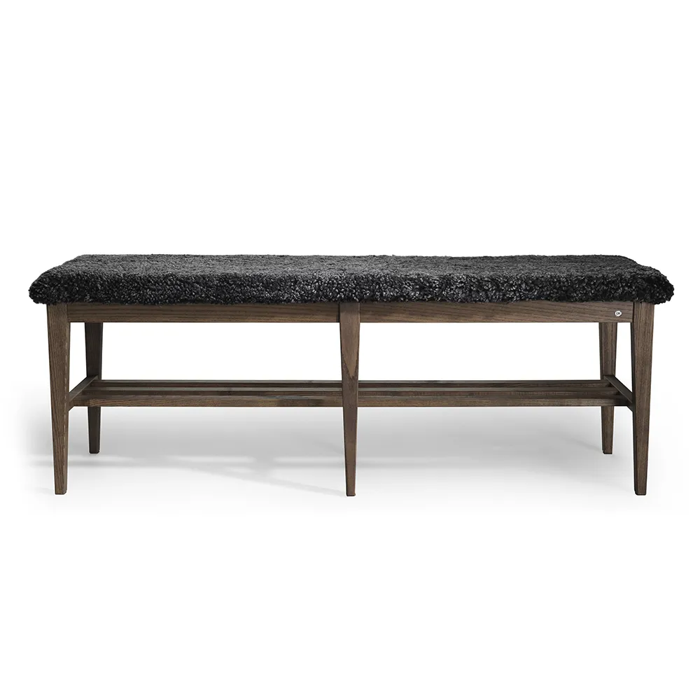 Oscarssons Möbel, Nadja Bänk 130 cm Brunoljad Ask/Fårskinn Mörkgrå