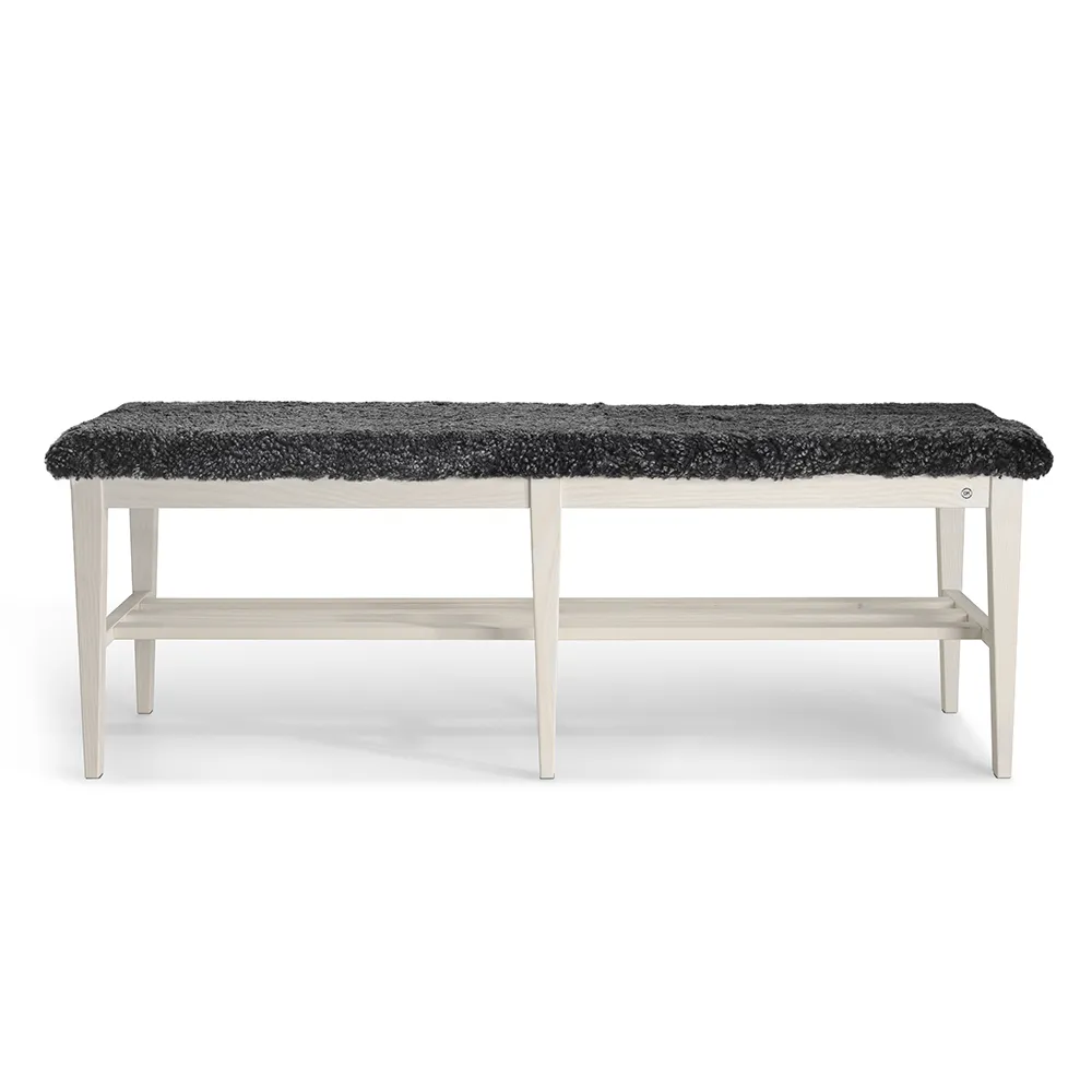 Oscarssons Möbel, Nadja Bänk 130 cm Vitoljad Ask/Fårskinn Mörkgrå