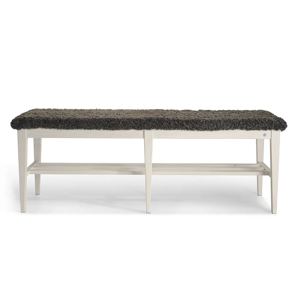 Oscarssons Möbel, Nadja Bänk 130 cm Vitoljad Ask/Fårskinn Brun