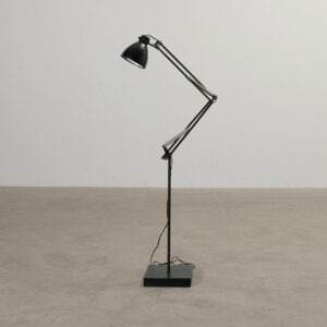 Luxo L1 golvlampa