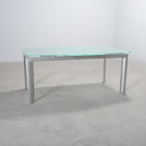 Utdragbart matbord med glasskiva