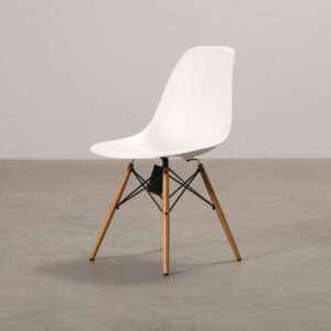 Vitra Eames DSW stol vit
