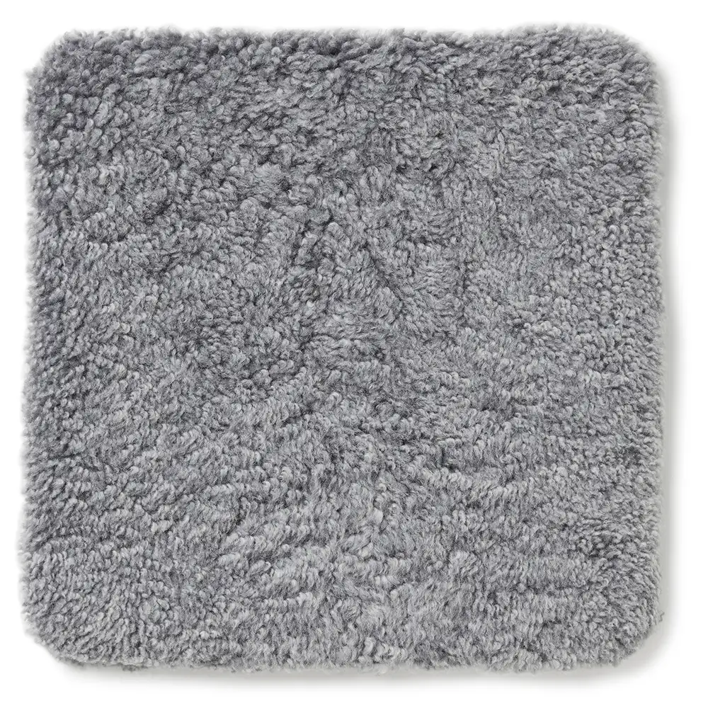 Skinnwille, Curly Sittdyna fårskinn 40x40 cm Charcoal grey Silver