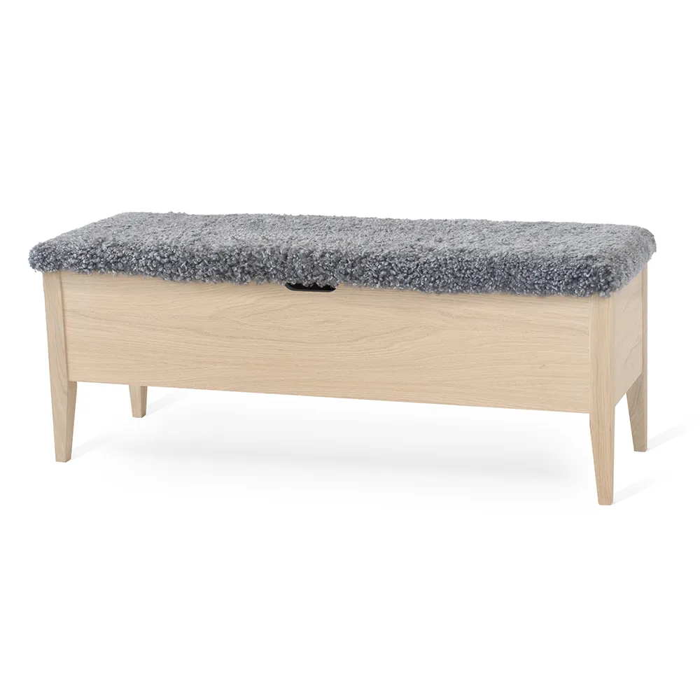 Torkelson, Klinte bänk 120 cm vitoljad ek med äkta fårskinn