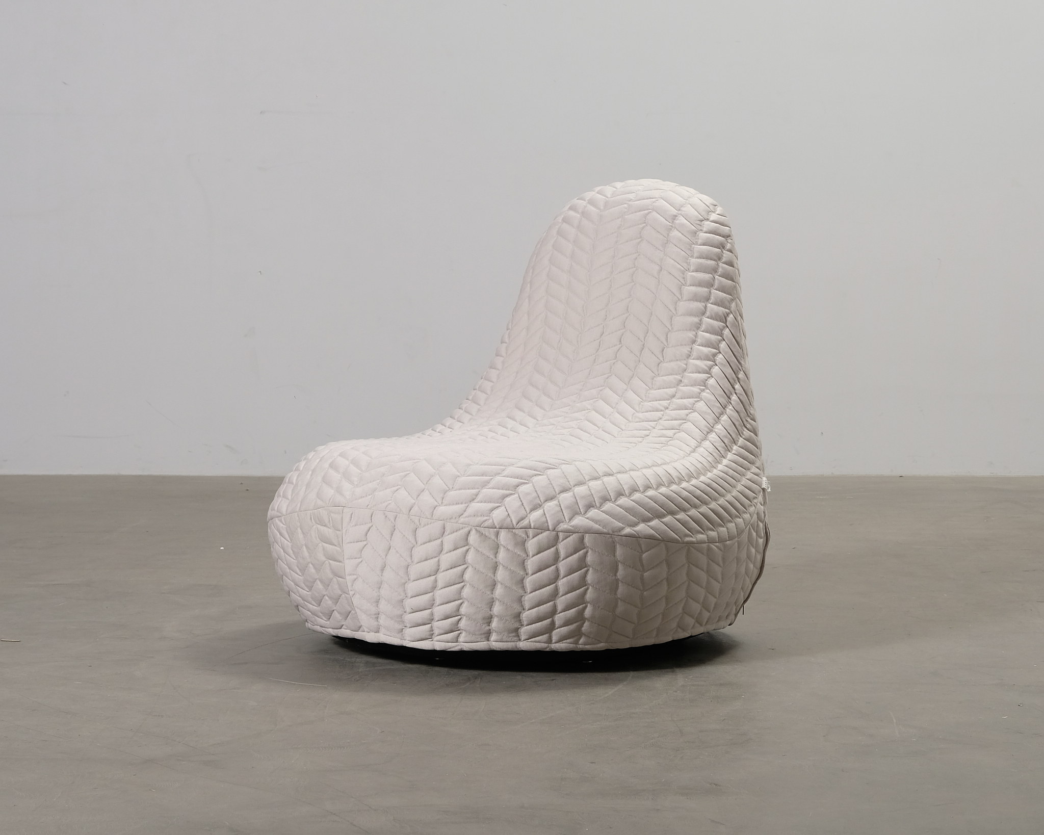 KASSL Editions x Zara Home tygfåtölj ljusbeige