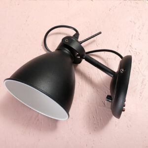 Vägglampa svart