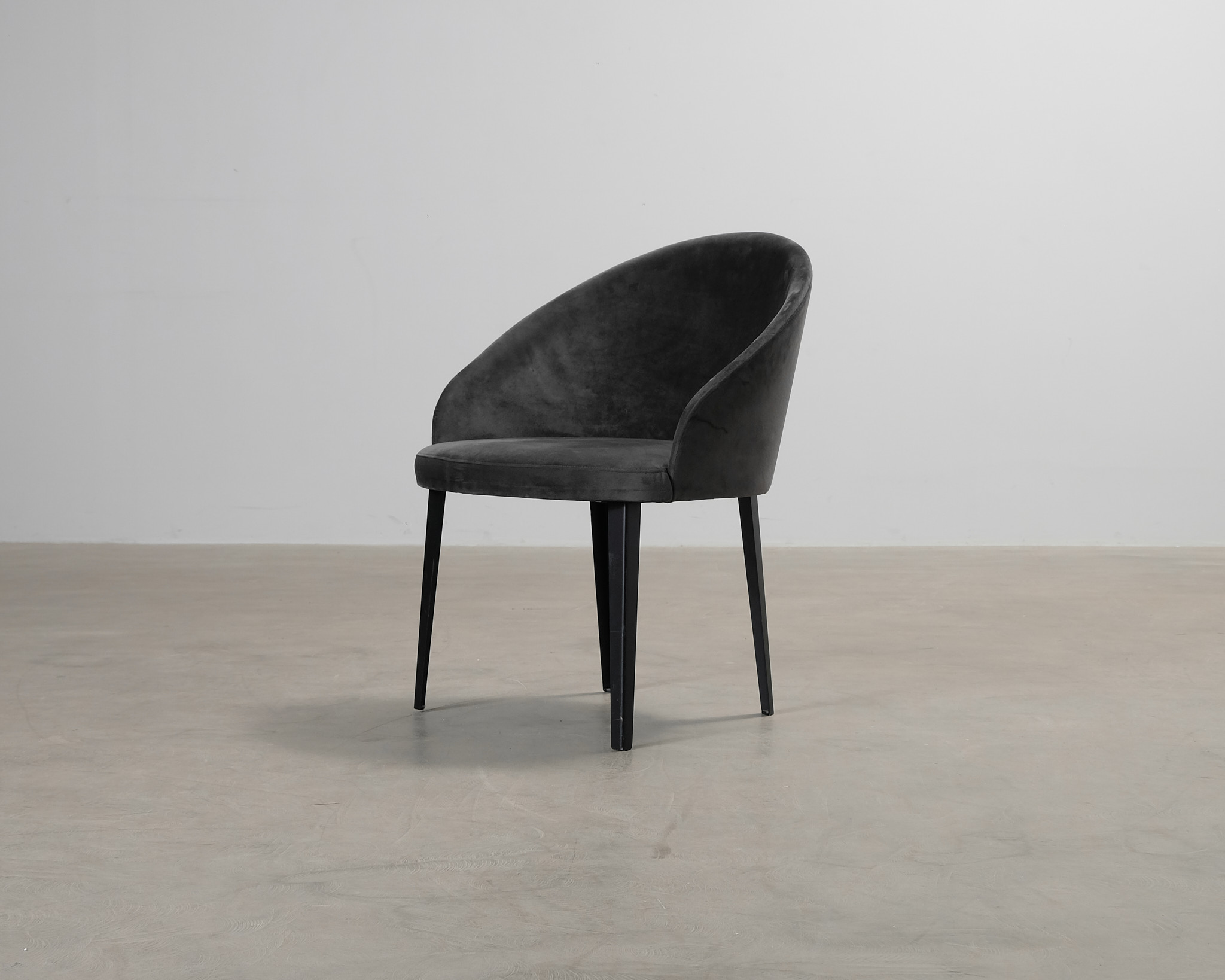 Layered Lounge Velvet stol mörkgrå
