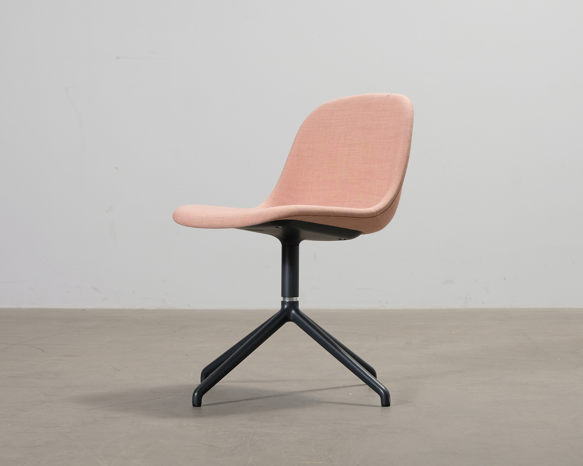 Muuto Fiber Side kontorsstol rosa