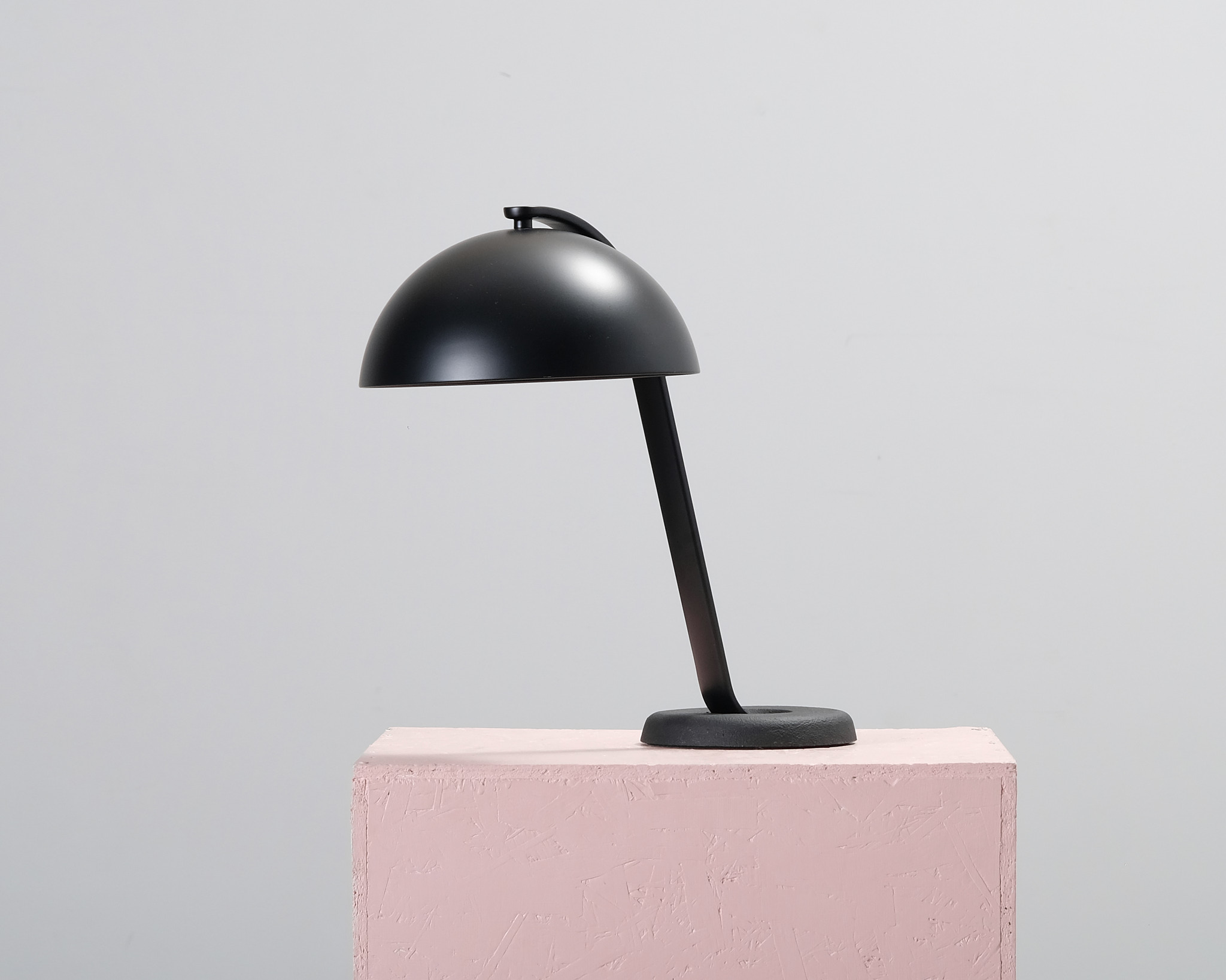 Hay Cloche bordslampa svart