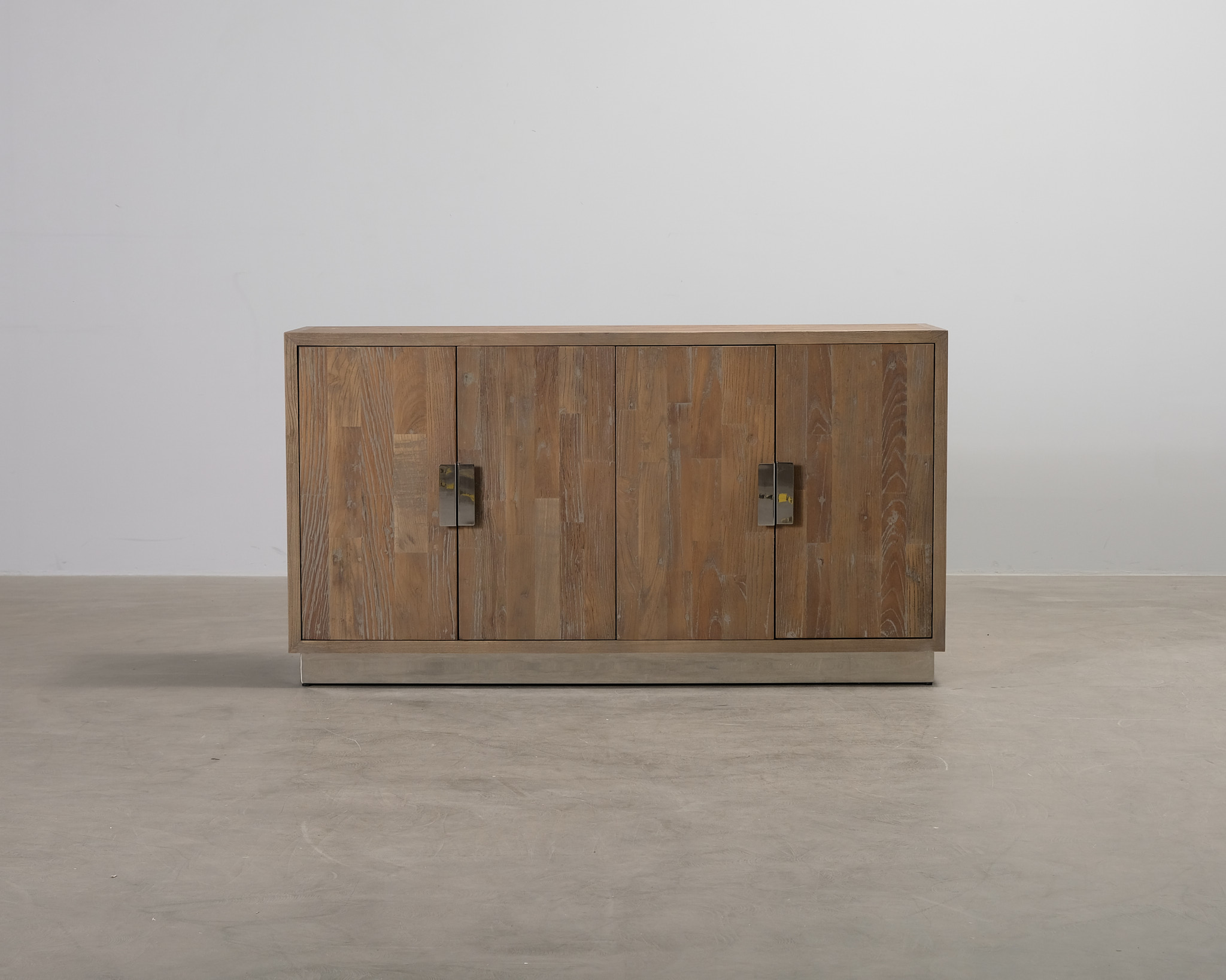 Richmond Interiors Redmond sideboard i återvunnen alm