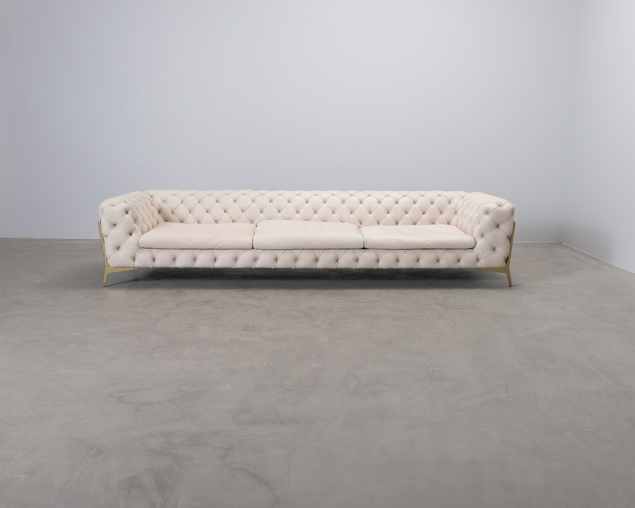 Calia Italia Belle Epoque 5-sits skinnsoffa beige