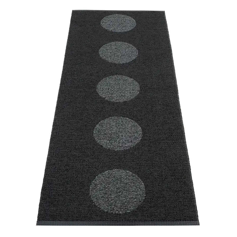 Pappelina, Vera 2.0 matta 70x200 cm Black