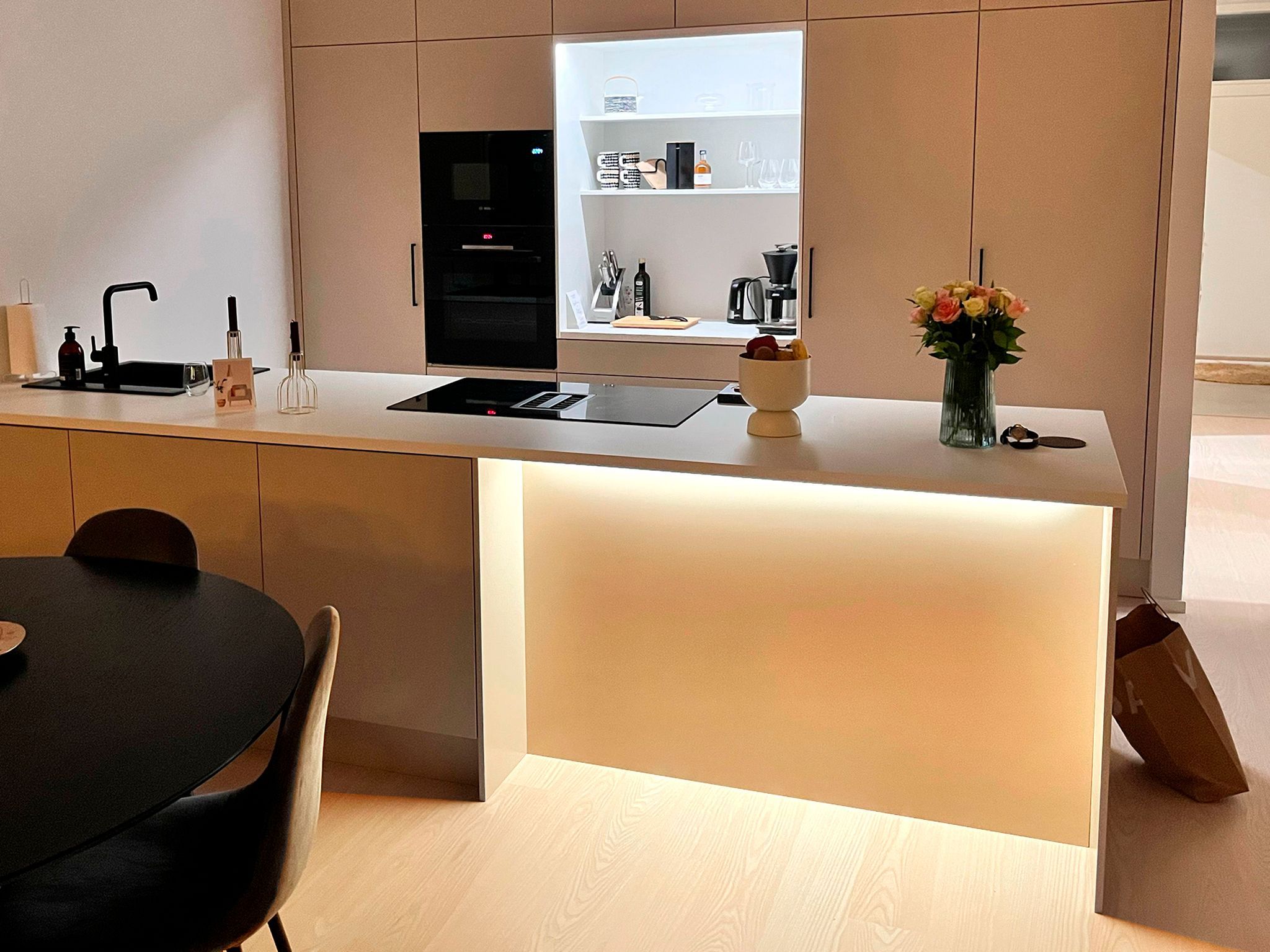 LED-listpaket Möbelbelysning AGGE - Svart profil, 3000K / 500 cm