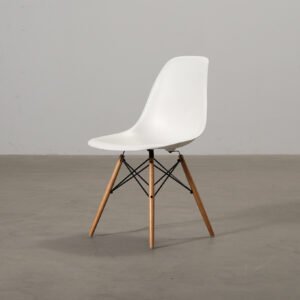 Vitra Eames DSW stol vit