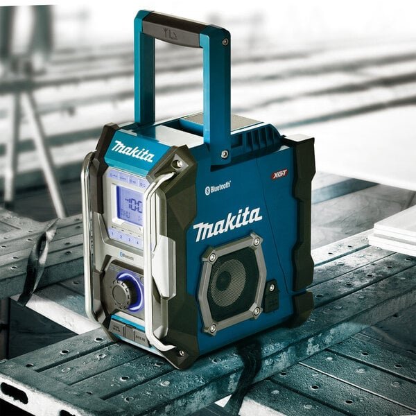 Makita MR002G