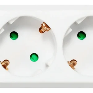 Deltaco pistorasia 3xCEE 7/3 1xCEE 7/7 jatkojohto 1,5m, valkoinen