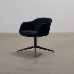 Muuto Fiber Conference Swivel fåtölj svart / mörkblå