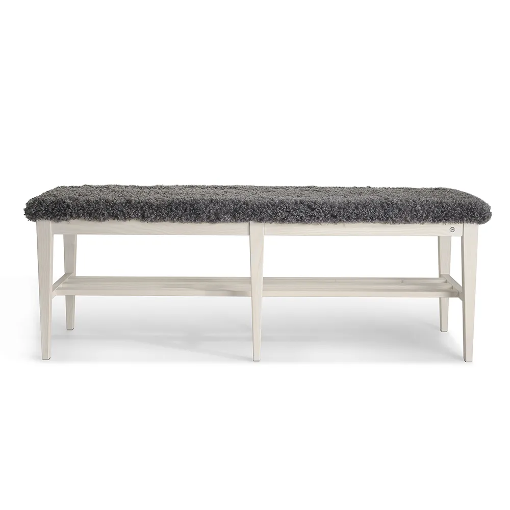 Oscarssons Möbel, Nadja Bänk 130 cm Vitoljad Ask/Fårskinnslook Grå