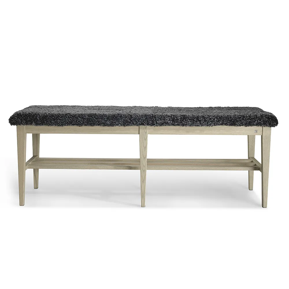 Oscarssons Möbel, Nadja Bänk 130 cm Gråoljad Ask/Fårskinn Mörkgrå