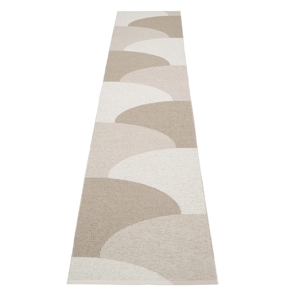 Pappelina, Hill matta Dark Linen/Linen/Fossil Grey 70 x 360cm