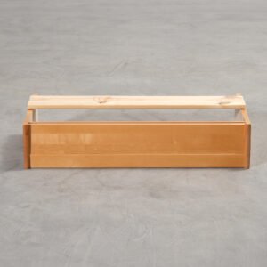 Boknäs golvsockel för pärmvitrin