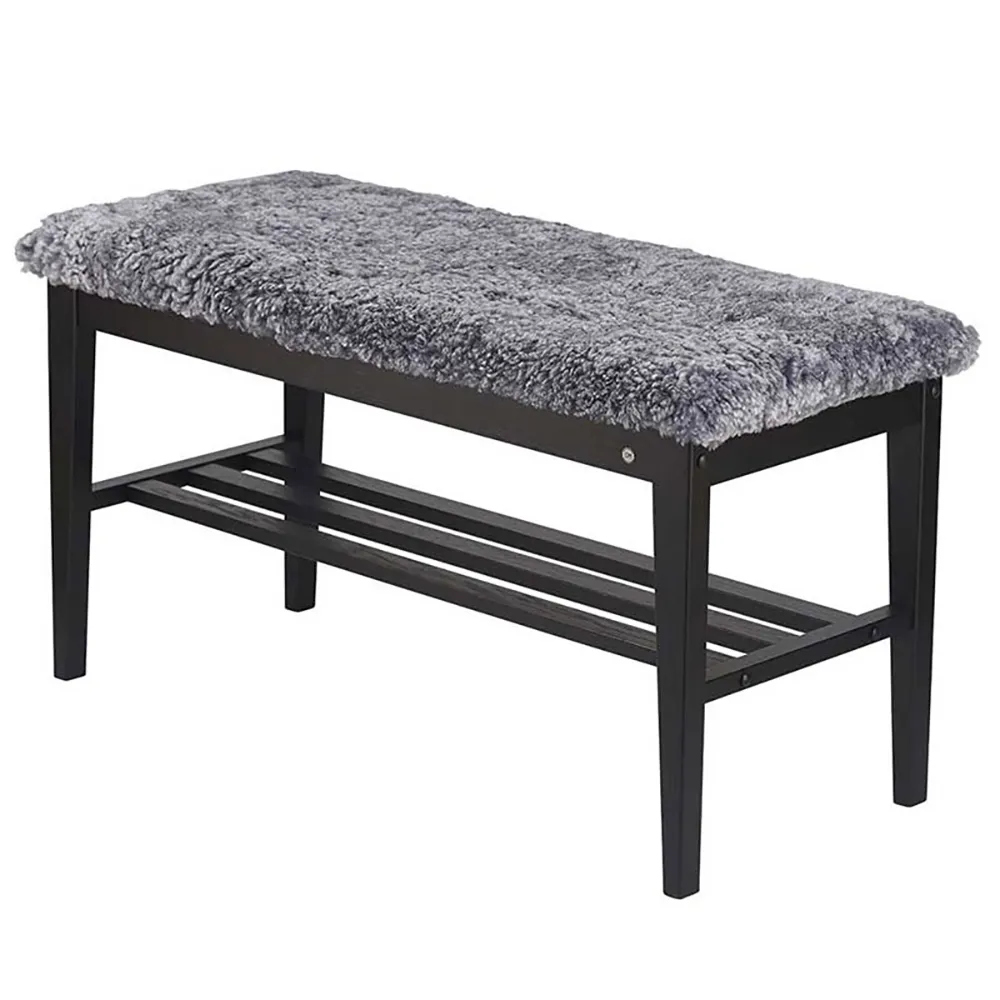 Oscarssons Möbel, Nadja Bänk Svartbetsad Ek/Fårskinn ljusgrå