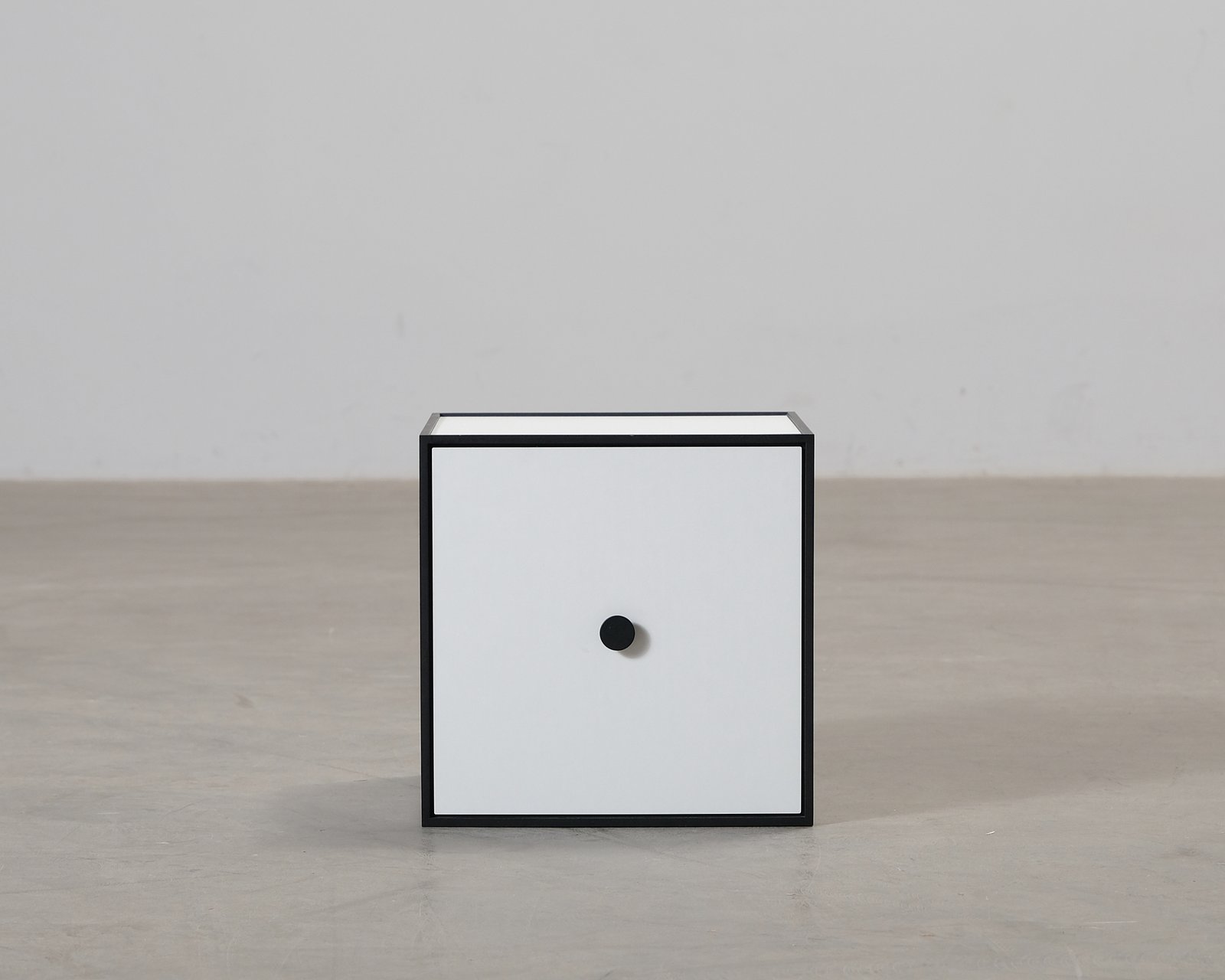 By Lassen Ram 28 med dörr vit