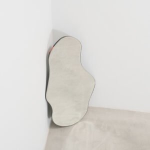 Ferm Living Pond spegel Dark Chrome