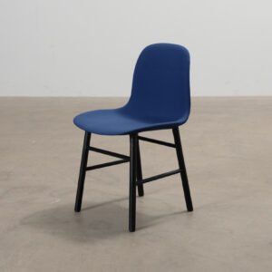 Normann Copenhagen Form stol blå