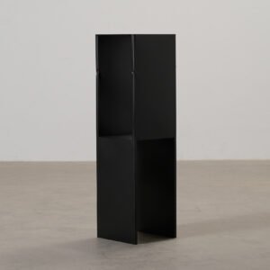 Kristina Dam Studio Pedestal sidobord svart