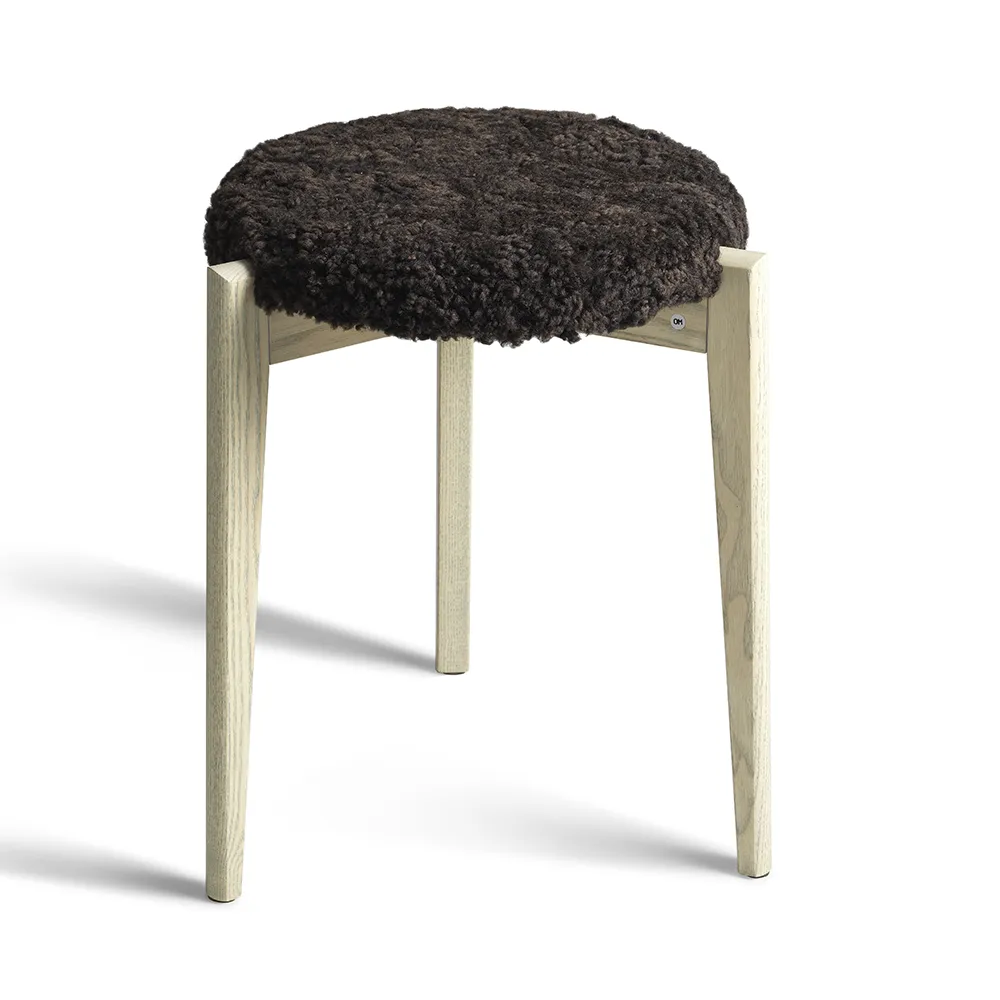 Oscarssons Möbel, Vinz Pall Gråoljad Ask/Fårskinn Brun