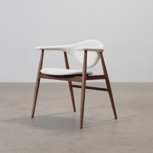 Gubi Masculo matstol valnöt