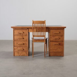 Boknäs skrivbord med stol