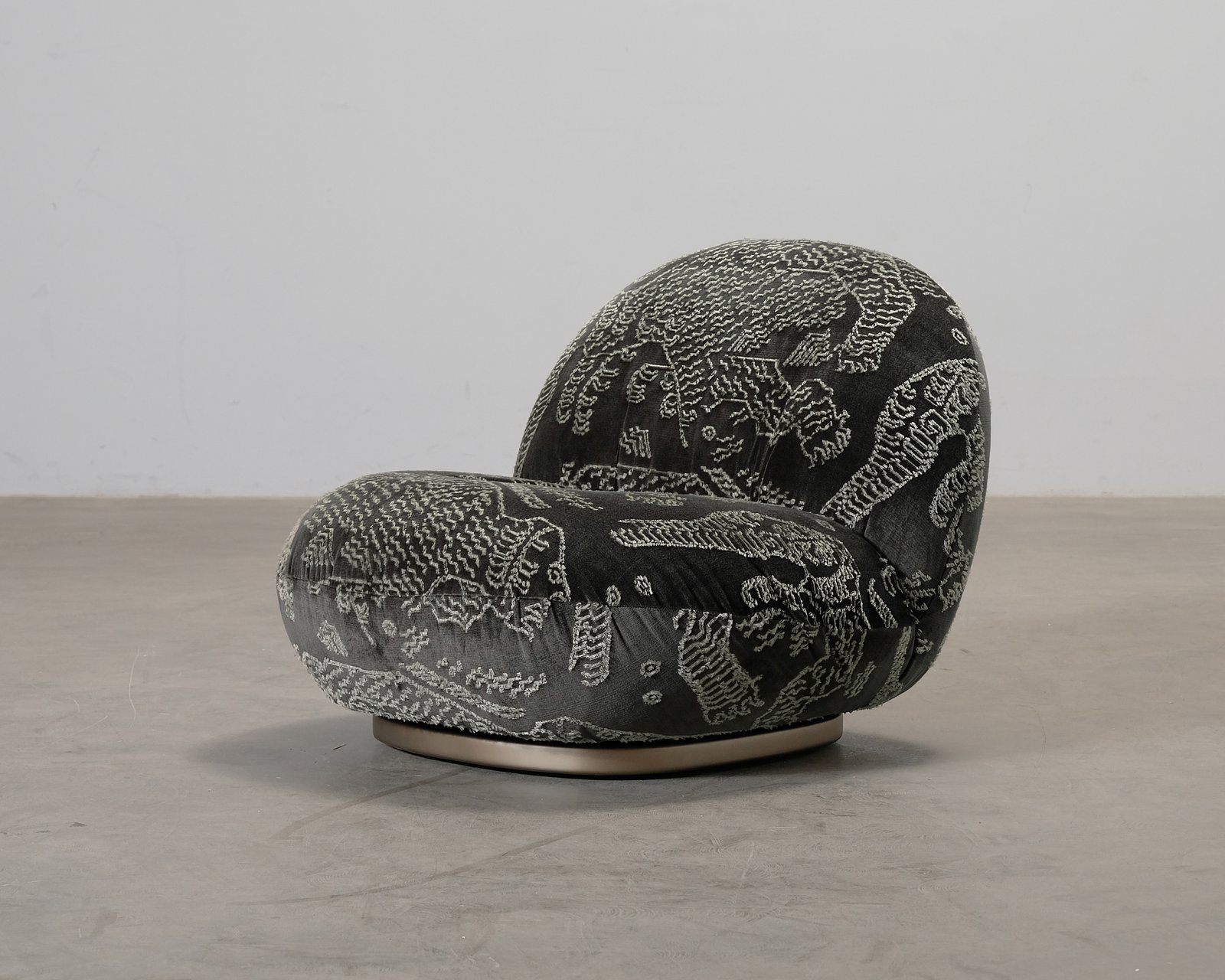 Gubi Pacha fåtölj Tiger Mountain