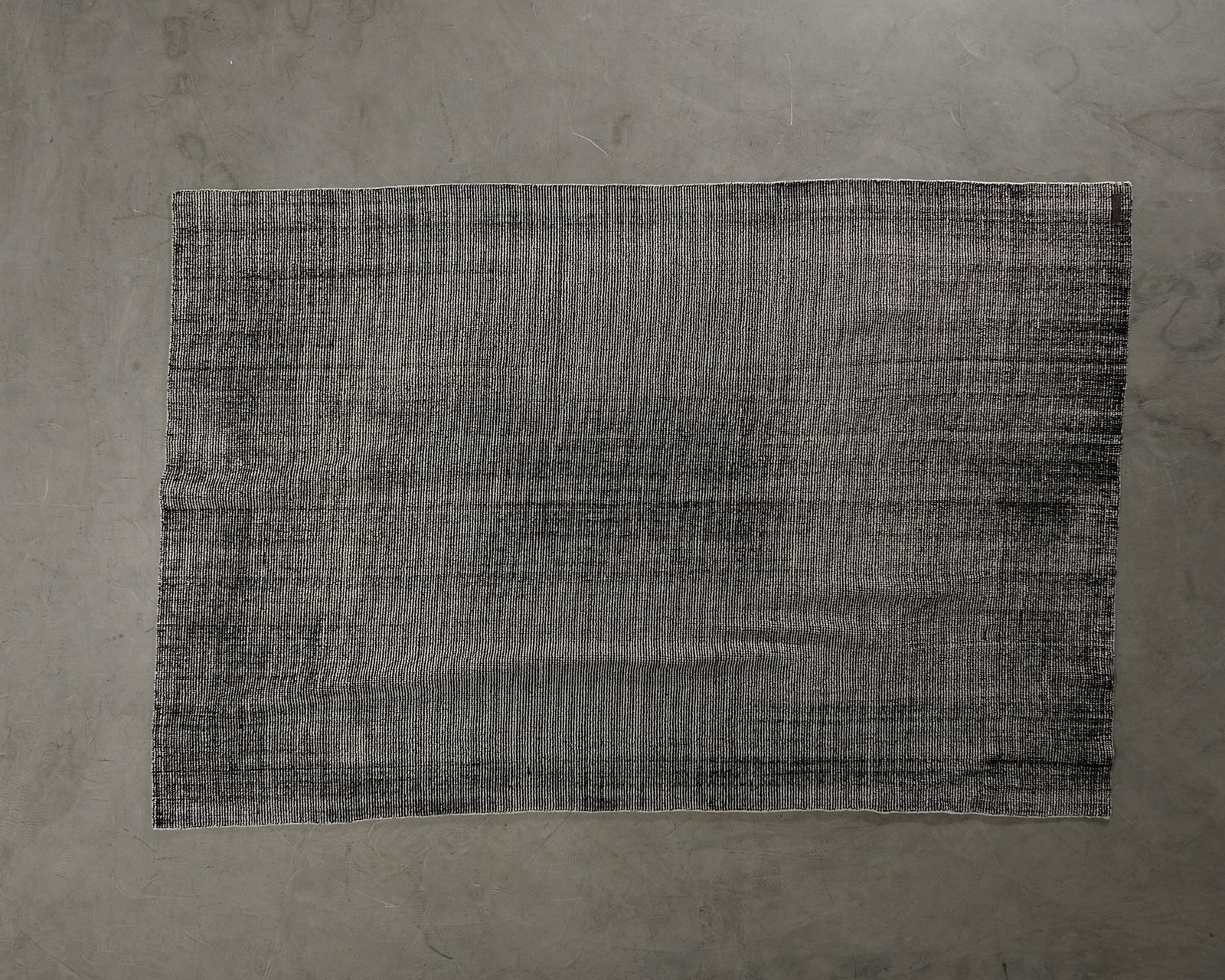 Furninova ullmatta 140 x 200 cm svartvit