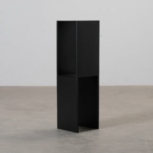 Kristina Dam Studio Pedestal sidobord svart