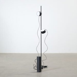 Muuto Post golvlampa svart