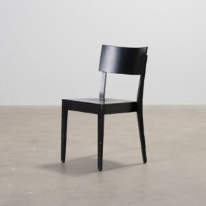 Matstol i trä svart