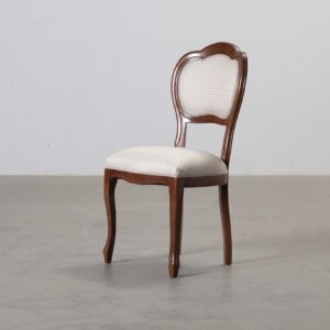 Matstol i trä och grå sits