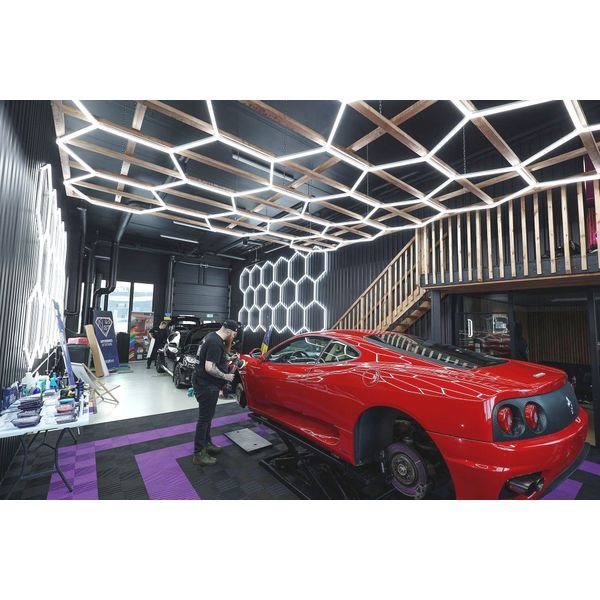 Hexagon-belysning Dr Dirt Garage Sky Gen2, 18 Grid System, 380 x 330 cm