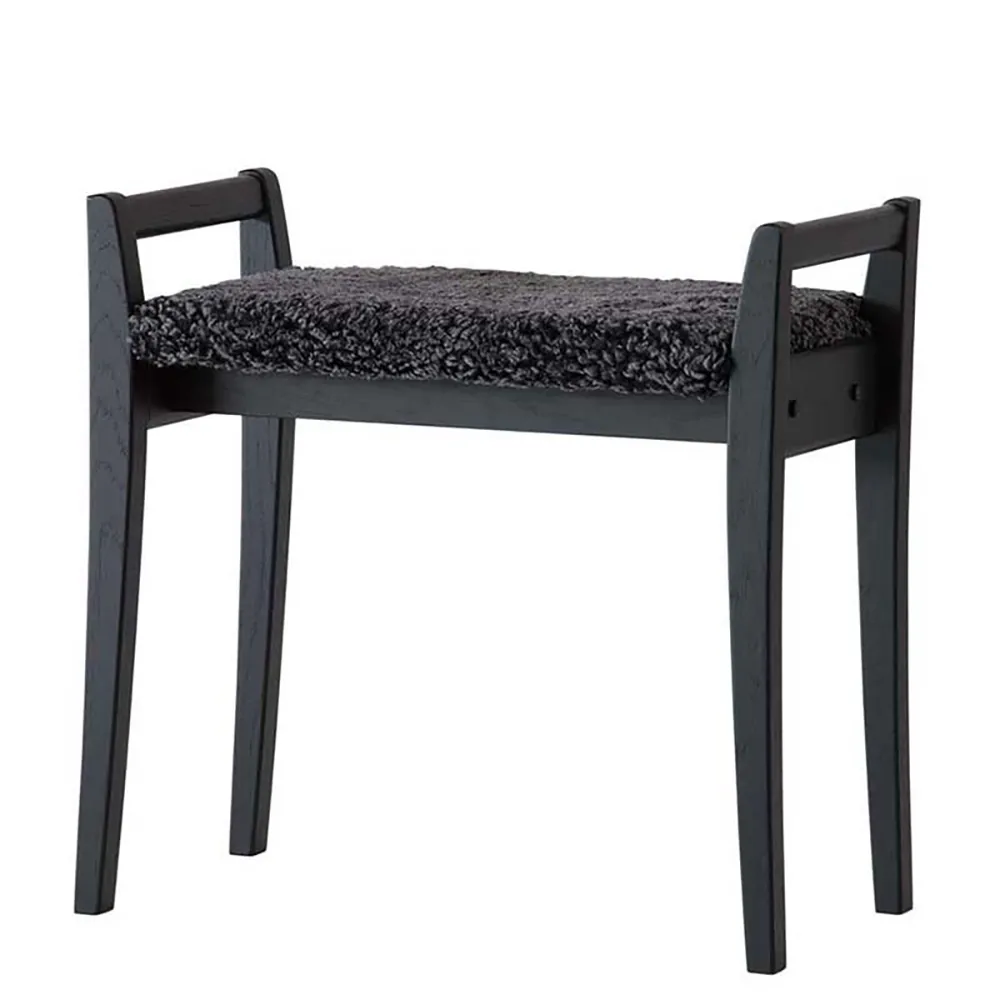 Oscarssons Möbel, Meja Pall Svartbetsad Ek/Fårskinn Mörkgrå